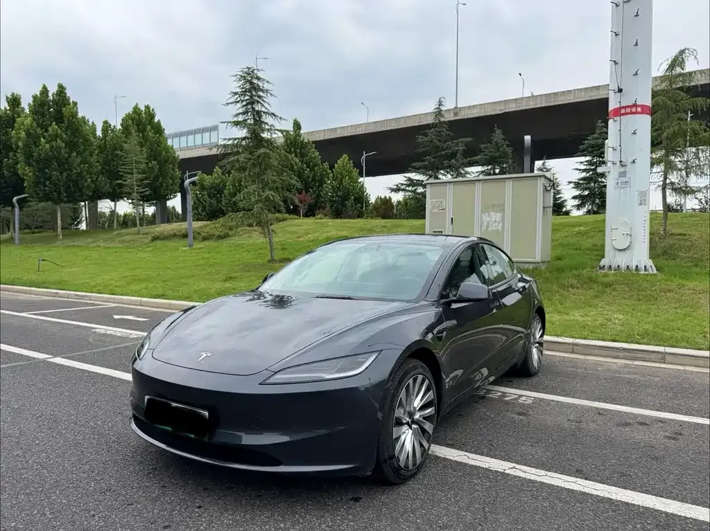 Tesla Model 3 — фото 10
