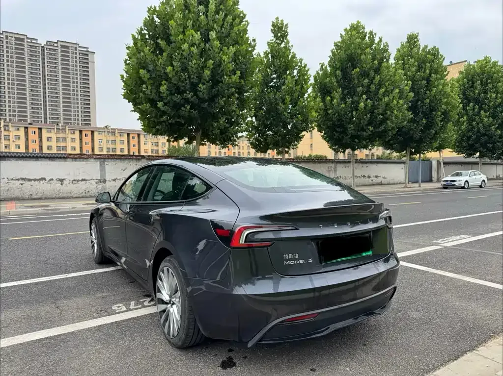 Tesla Model 3 — фото 2
