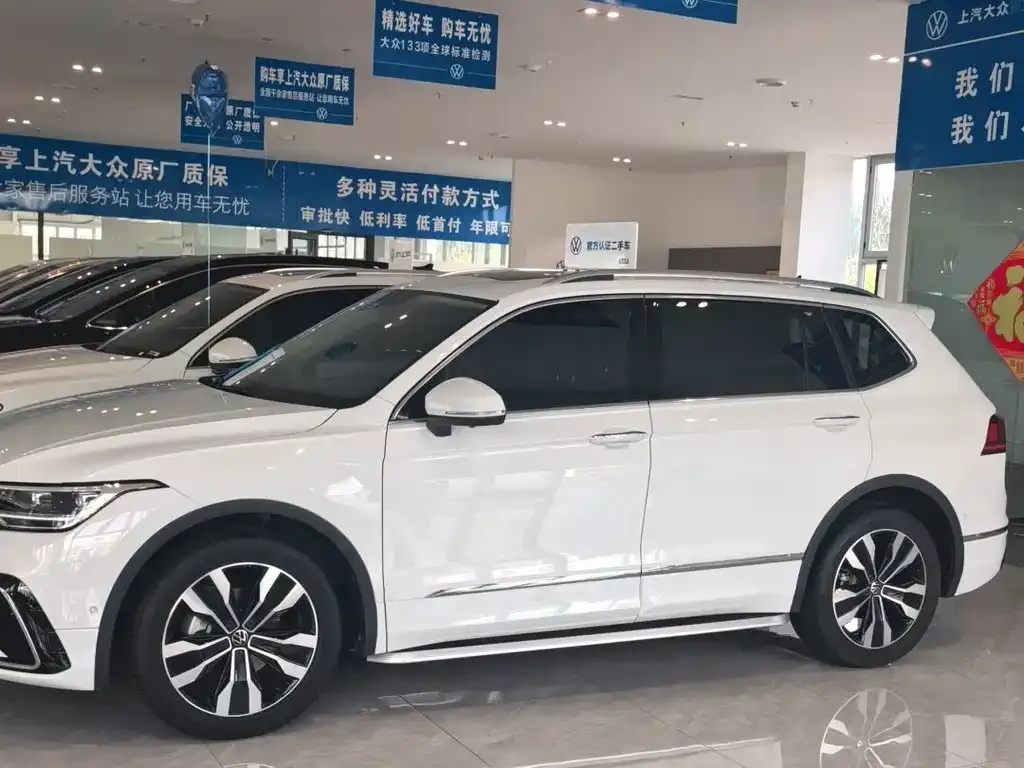 Volkswagen Tiguan L — фото 7
