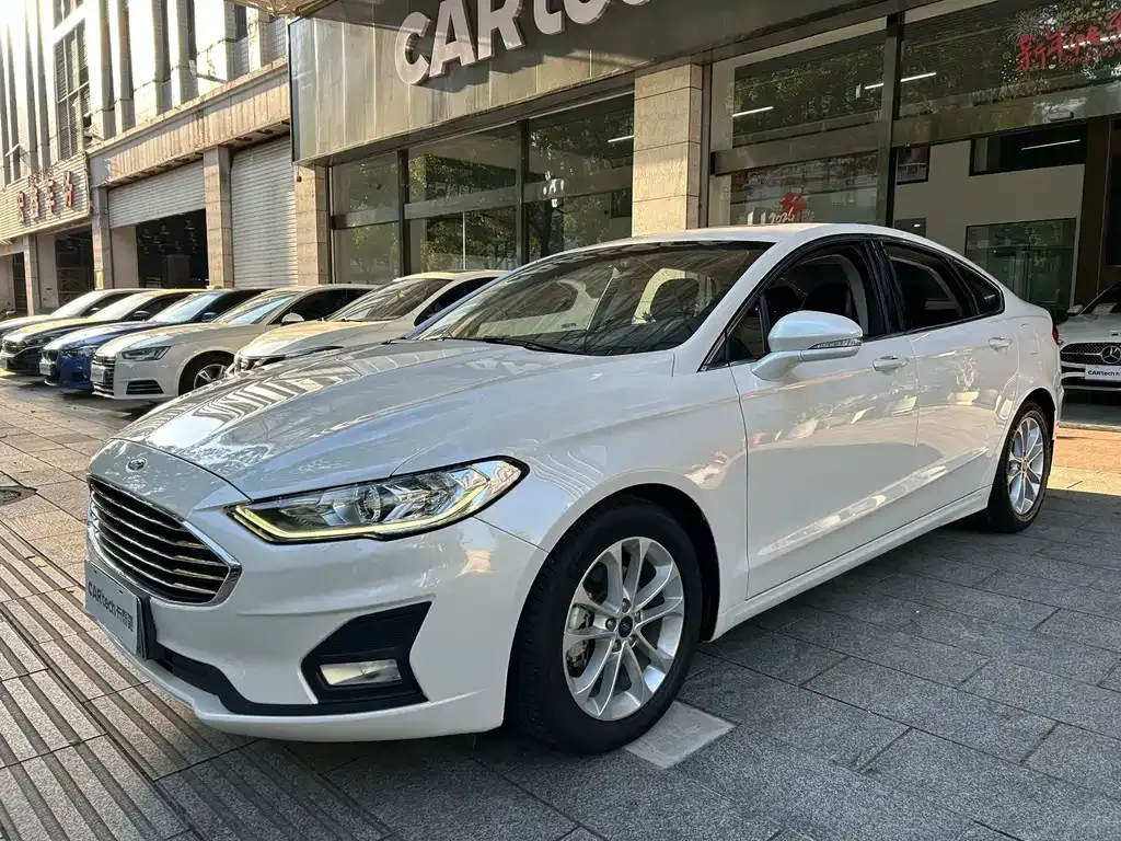 Ford Mondeo — фото 1