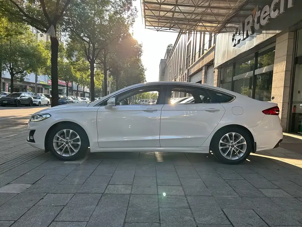 Ford Mondeo — фото 10
