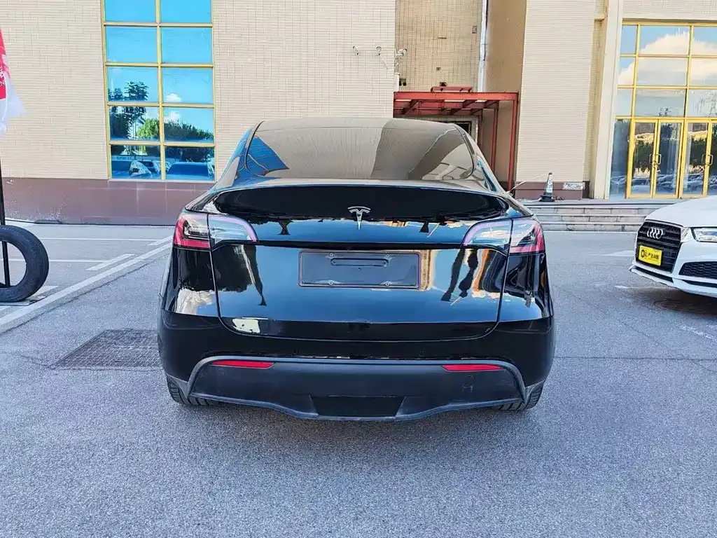 Tesla Model Y — фото 7