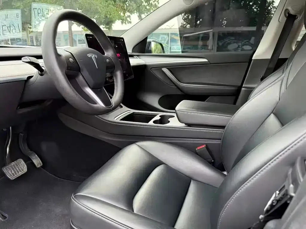 Tesla Model Y — фото 2