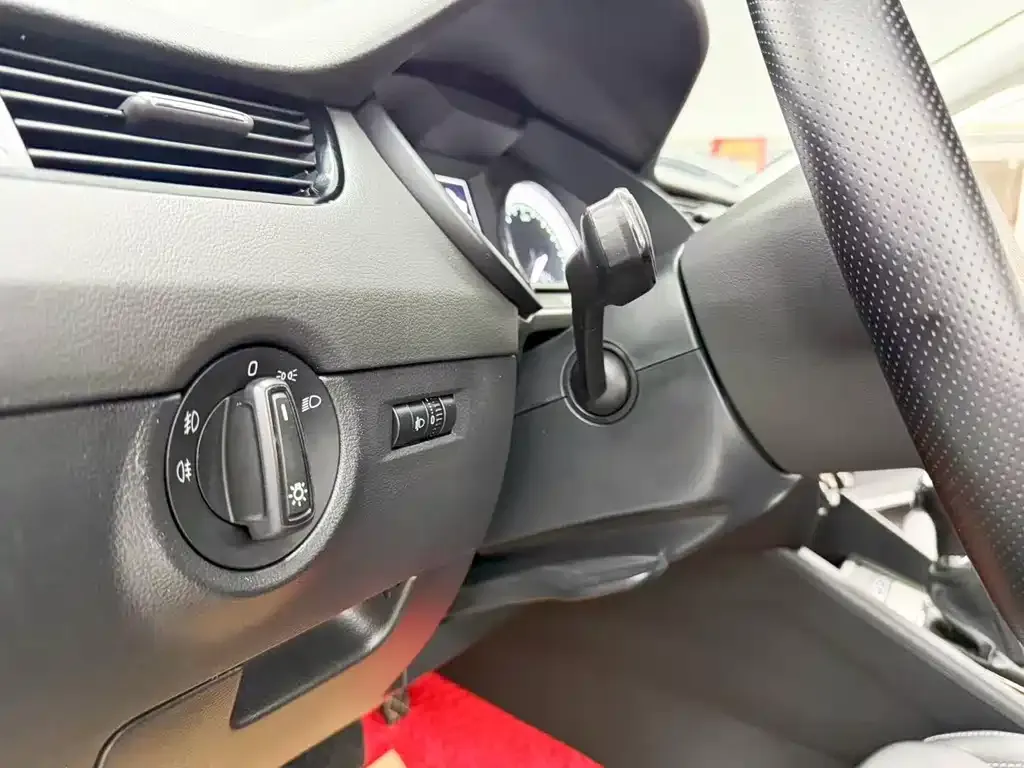 Skoda Octavia — фото 8