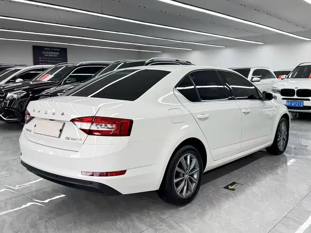Skoda Octavia — фото 4