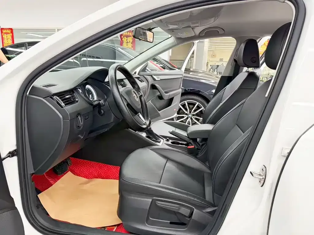 Skoda Octavia — фото 5