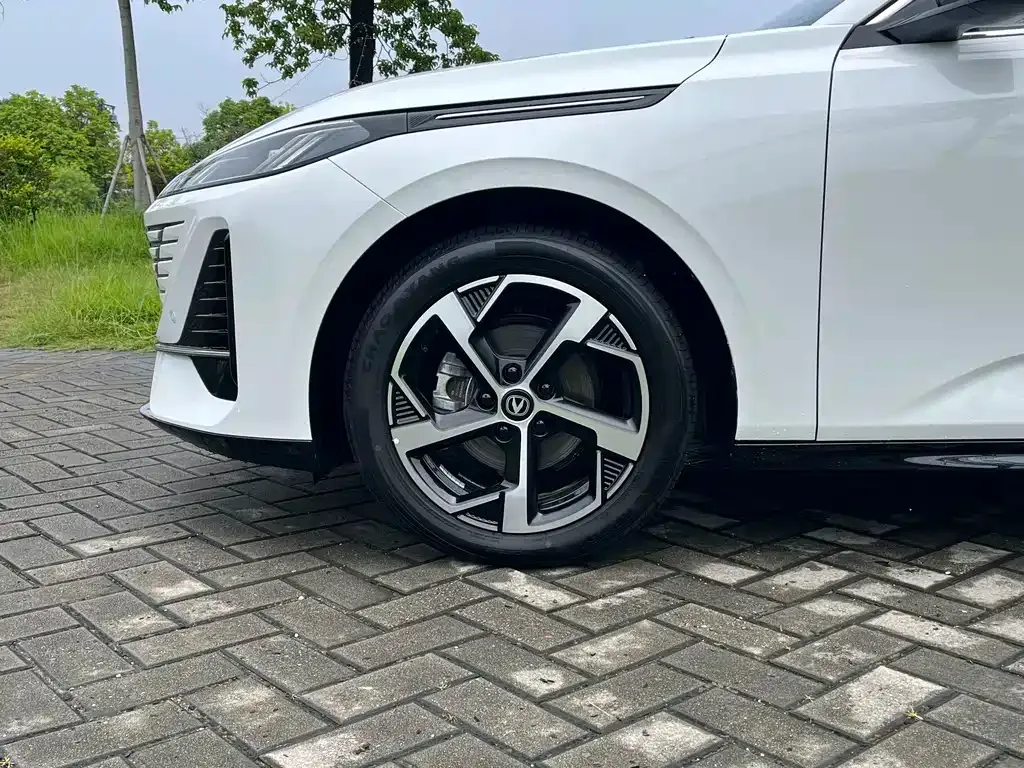 Changan Eado — фото 3