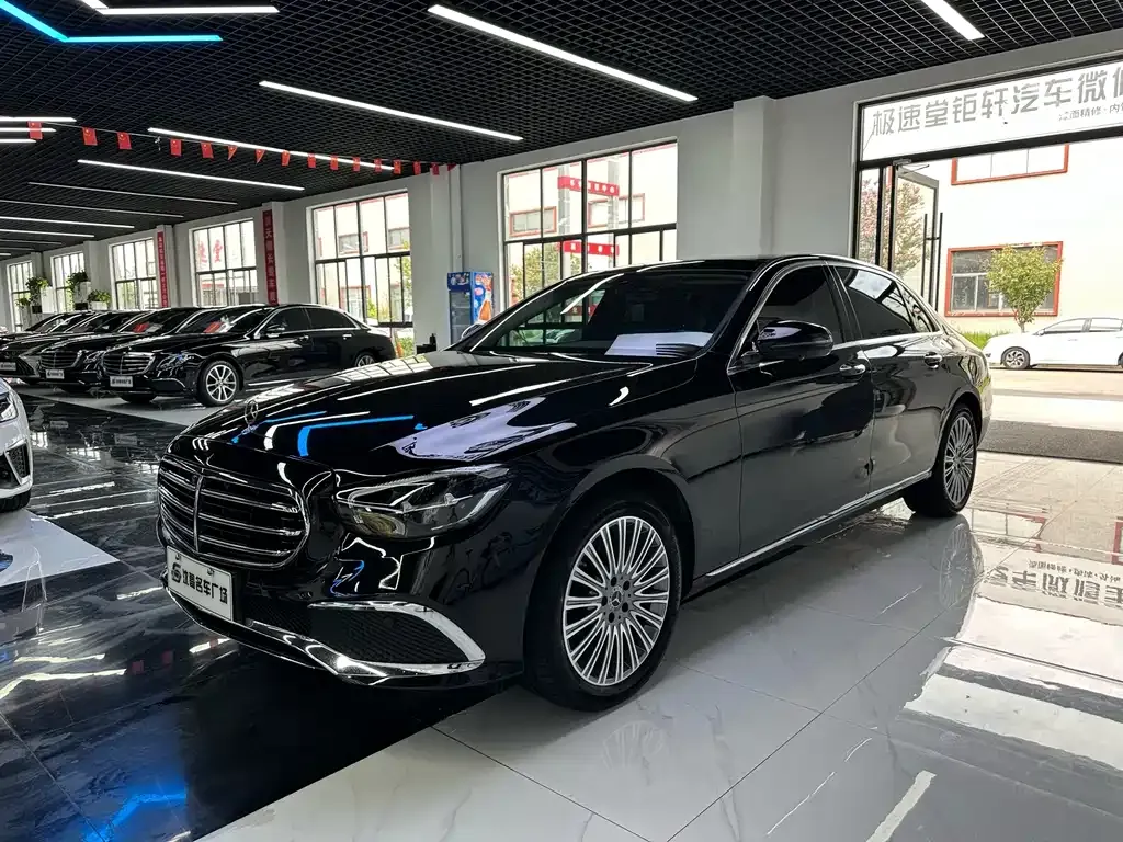 Mercedes-Benz E-Class — фото 1