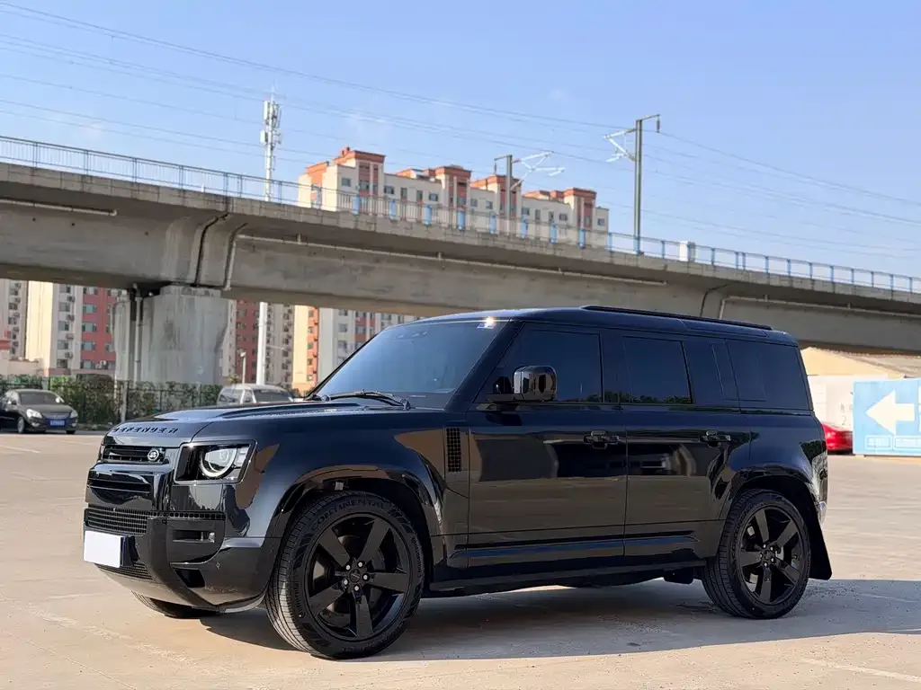 Land Rover Defender — фото 1