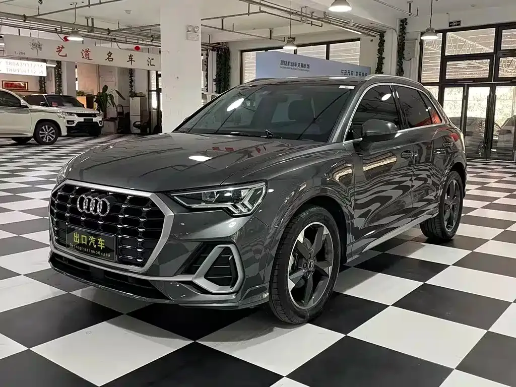 Audi Q3 — фото 1