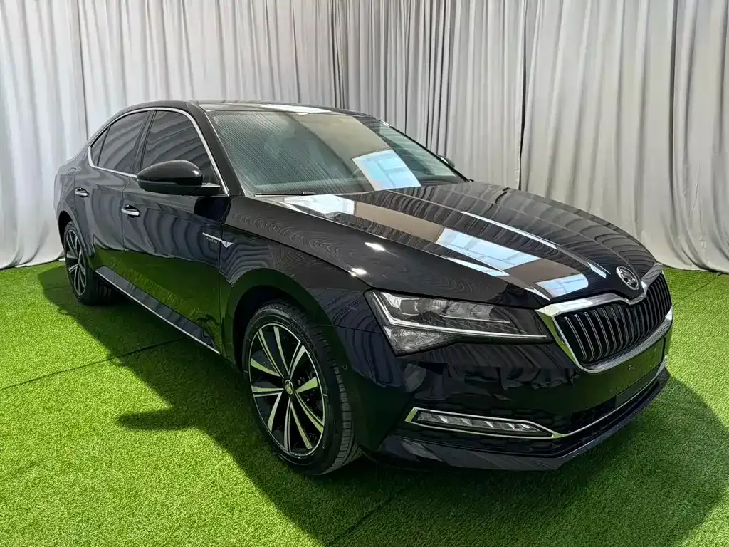 Skoda Superb — фото 8