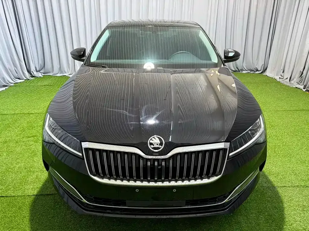 Skoda Superb — фото 10
