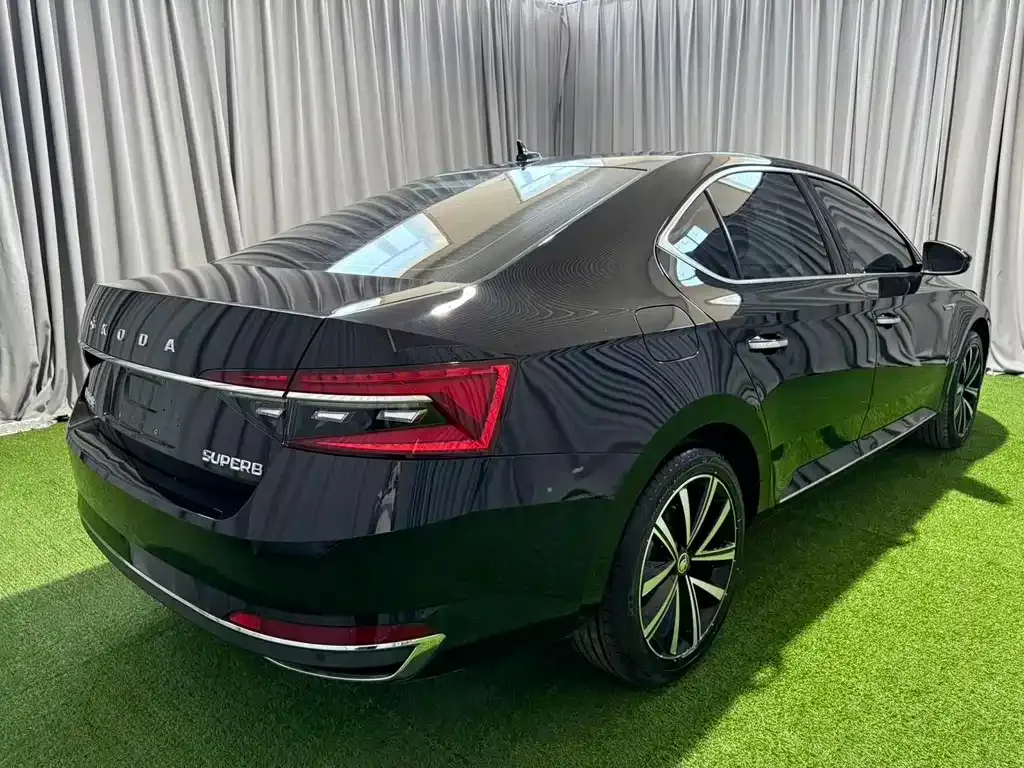 Skoda Superb — фото 7