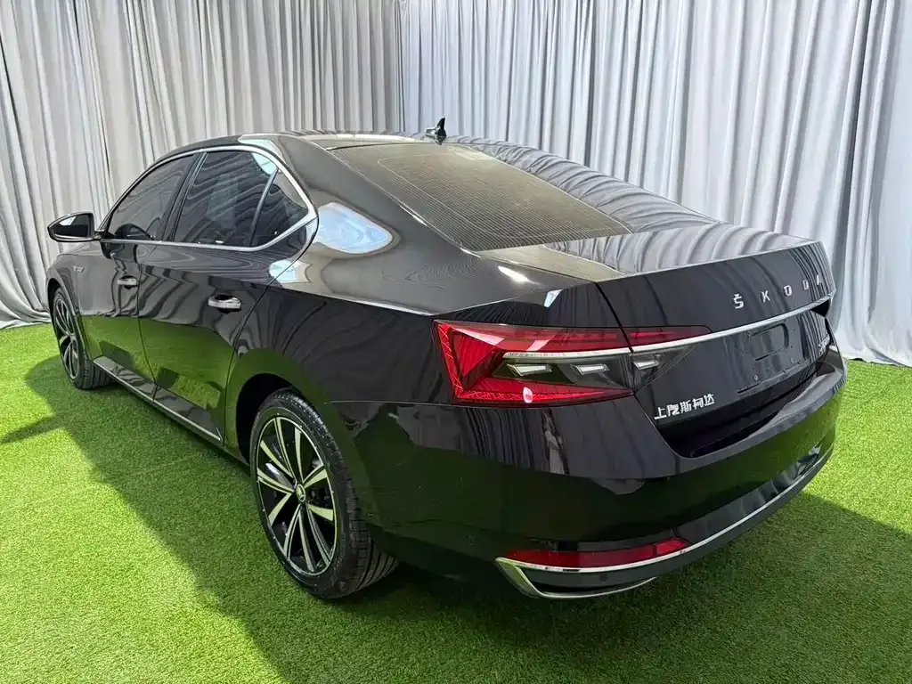 Skoda Superb — фото 9