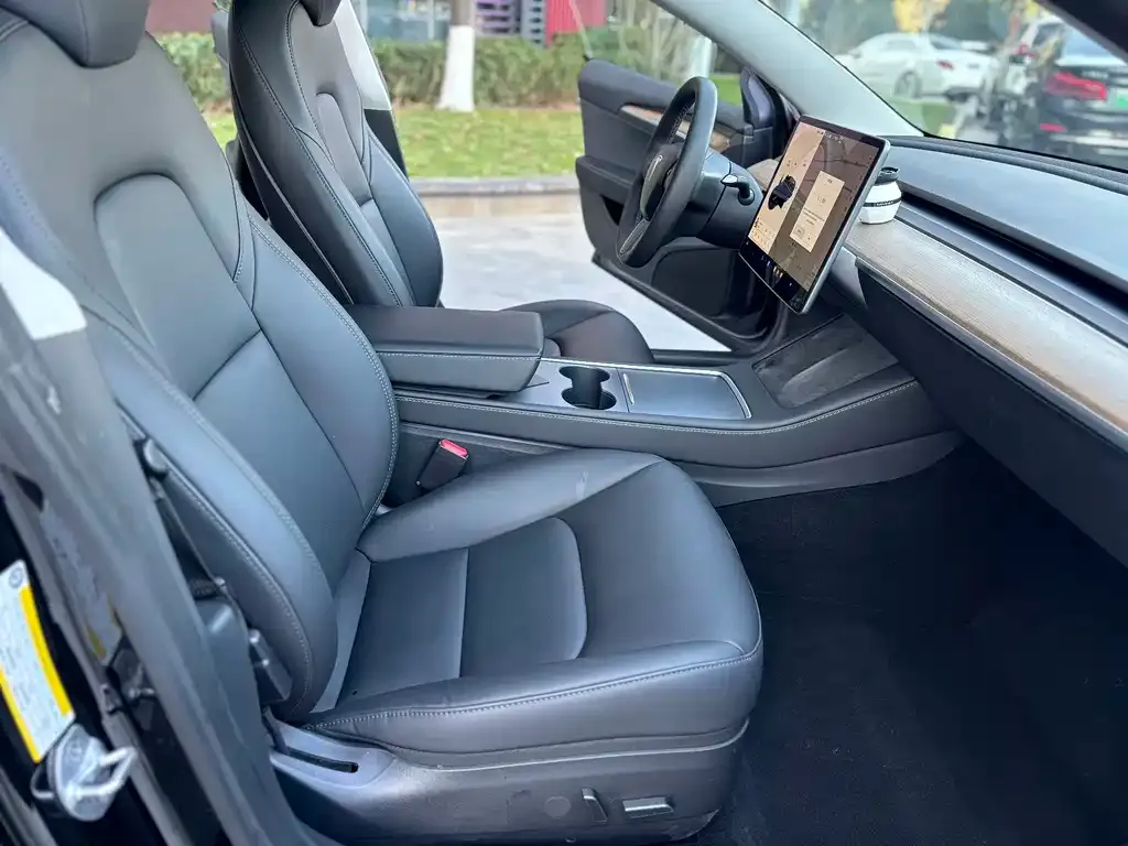 Tesla Model 3 — фото 8