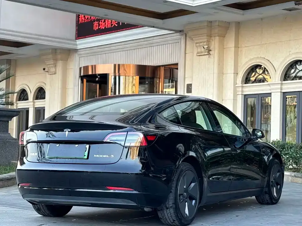 Tesla Model 3 — фото 7