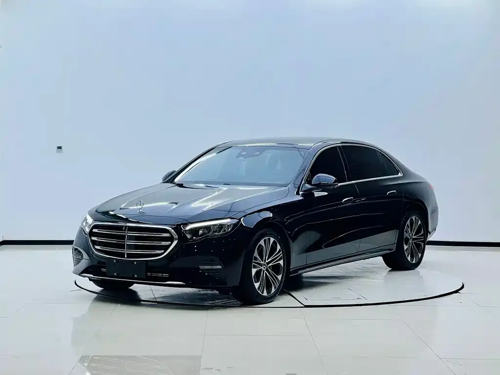 Mercedes-Benz E-Class — фото 1