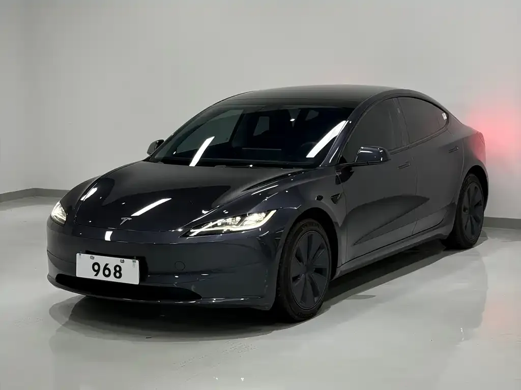 Tesla Model 3 — фото 1