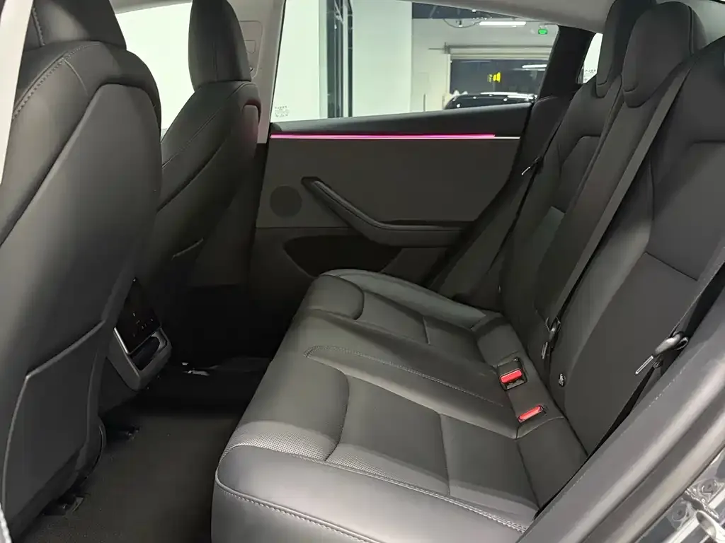 Tesla Model 3 — фото 10