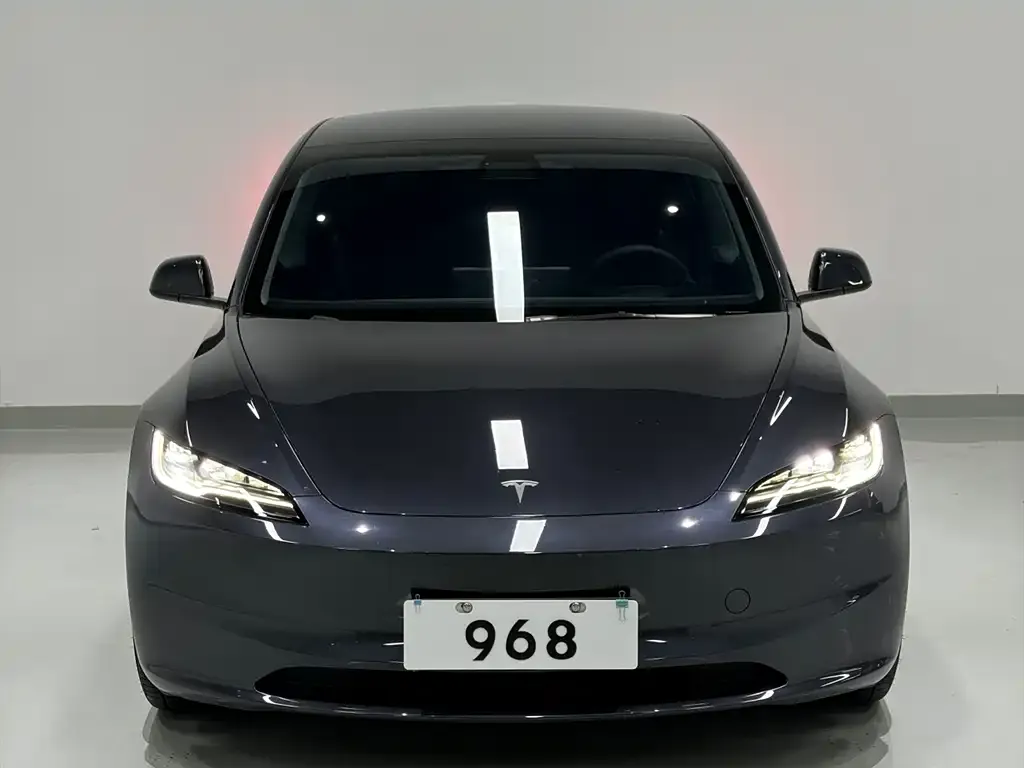 Tesla Model 3 — фото 7
