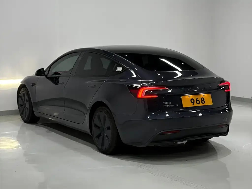 Tesla Model 3 — фото 9