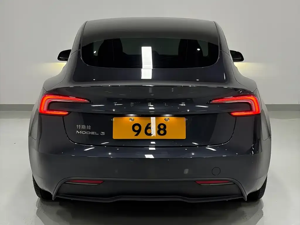 Tesla Model 3 — фото 3