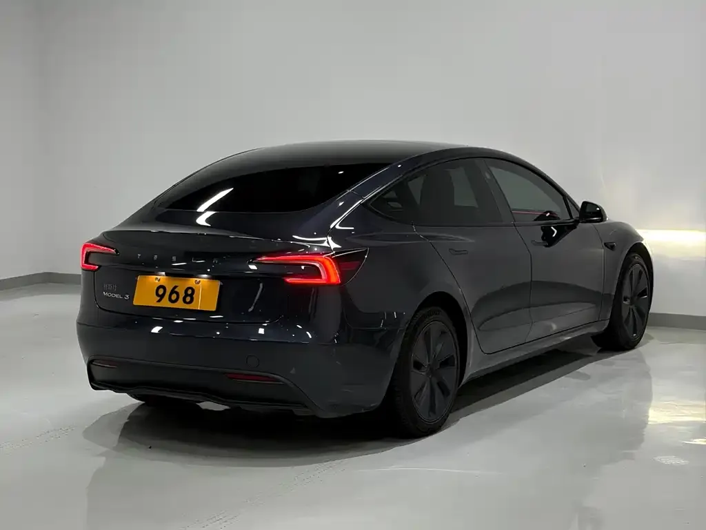 Tesla Model 3 — фото 4