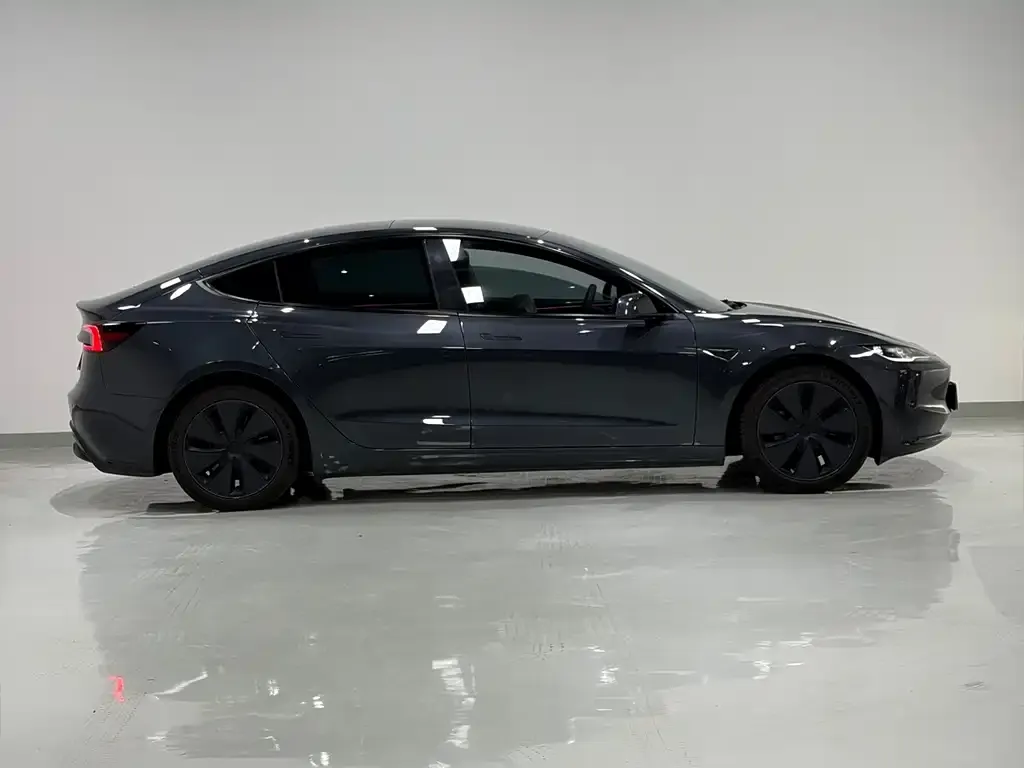 Tesla Model 3 — фото 2