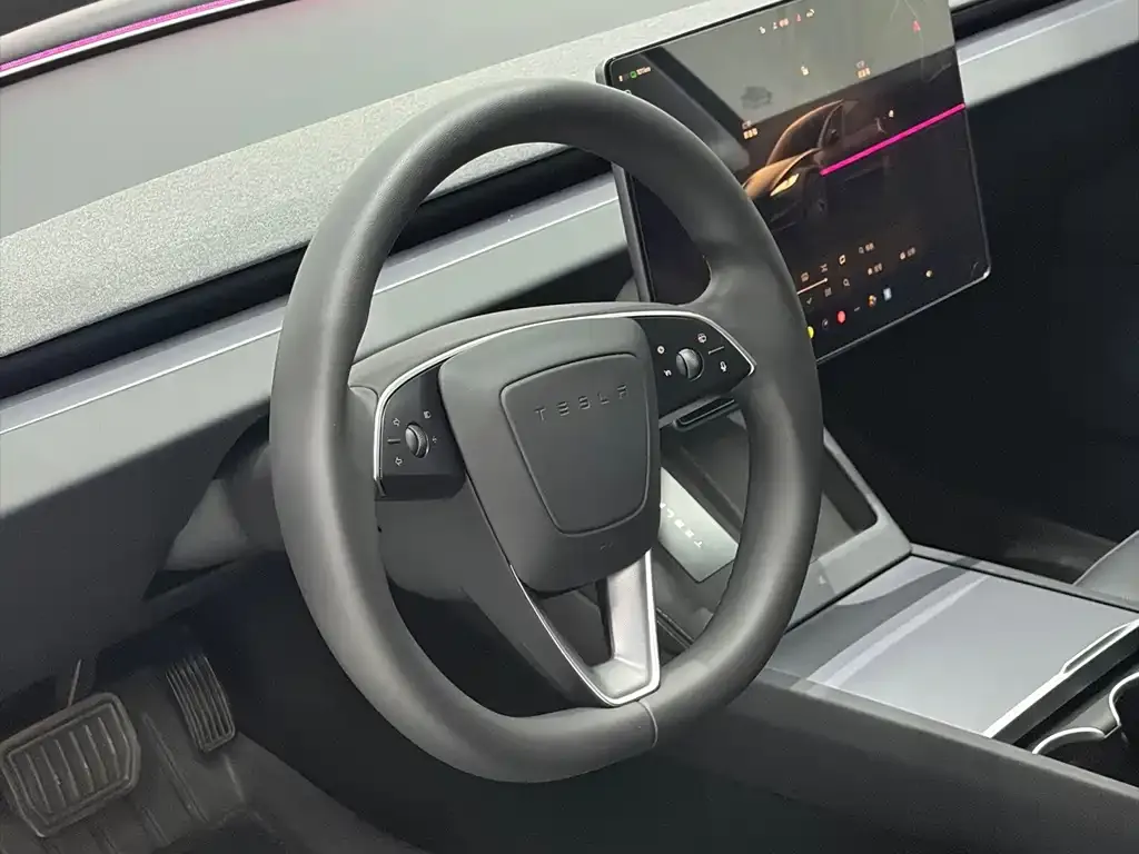 Tesla Model 3 — фото 8