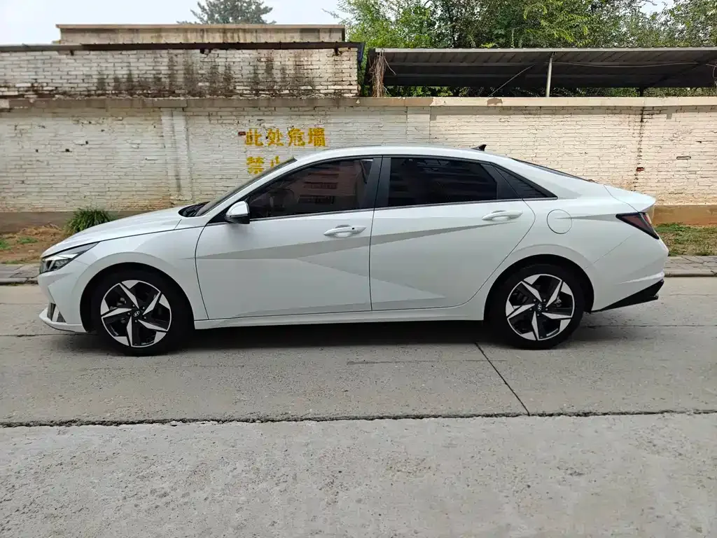 Hyundai Elantra — фото 10