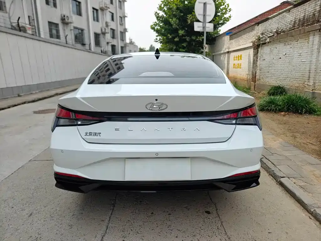 Hyundai Elantra — фото 3