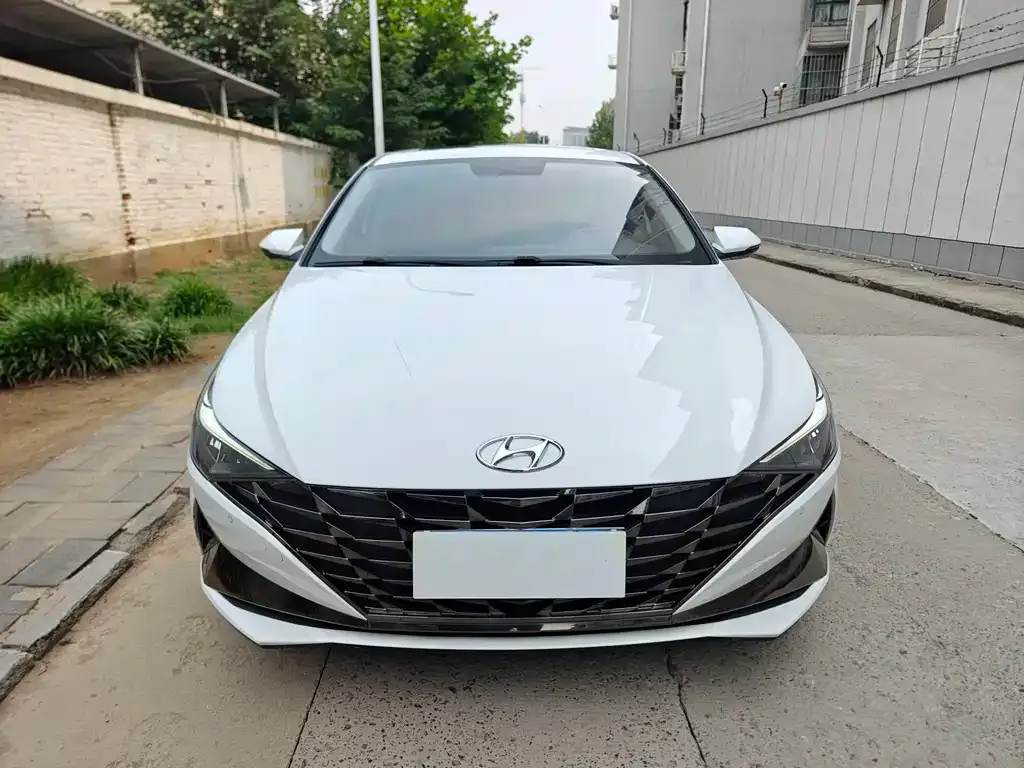 Hyundai Elantra — фото 8