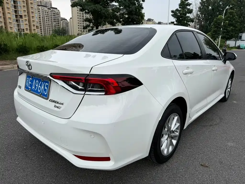 Toyota Corolla — фото 9