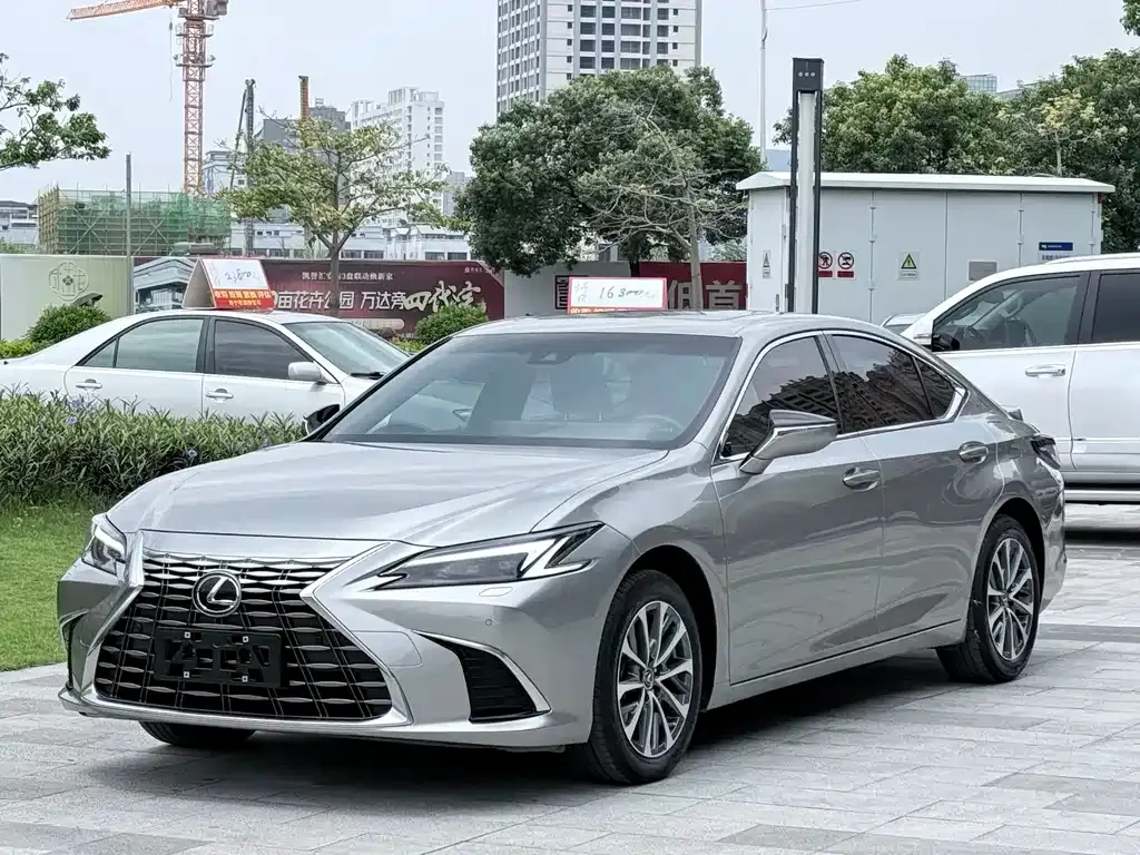 Lexus ES — фото 1