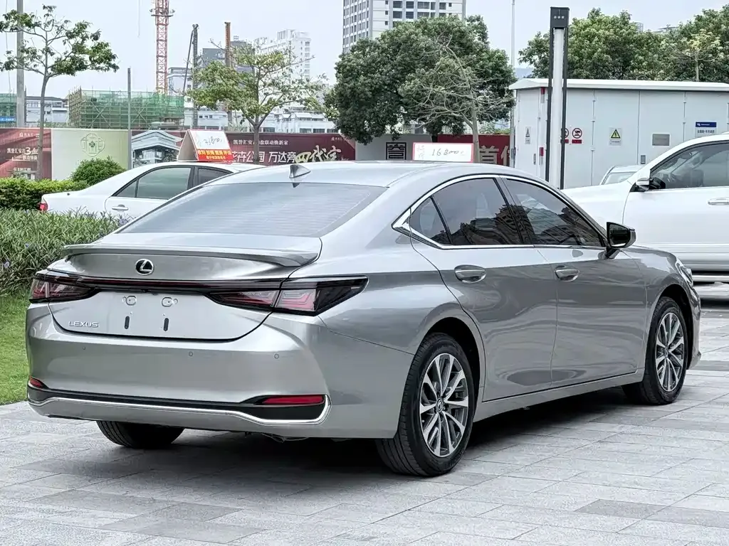 Lexus ES — фото 9
