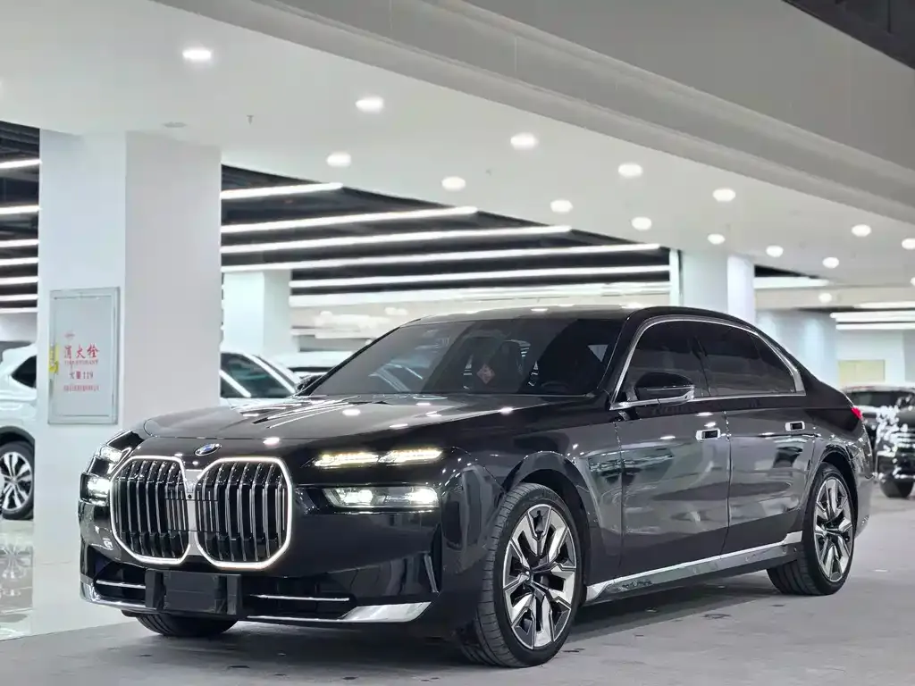BMW 7 Series — фото 1
