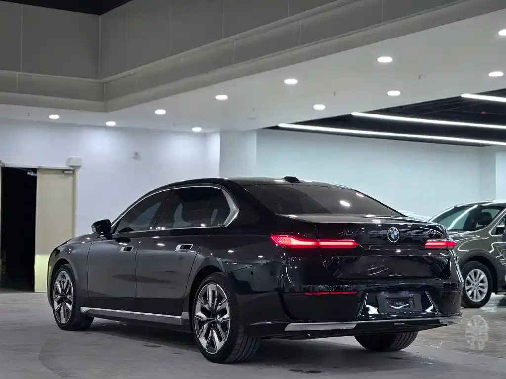 BMW 7 Series — фото 4