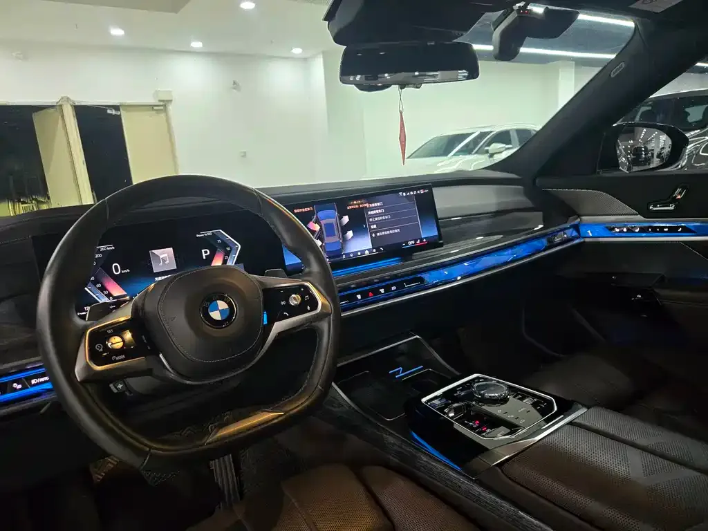 BMW 7 Series — фото 10