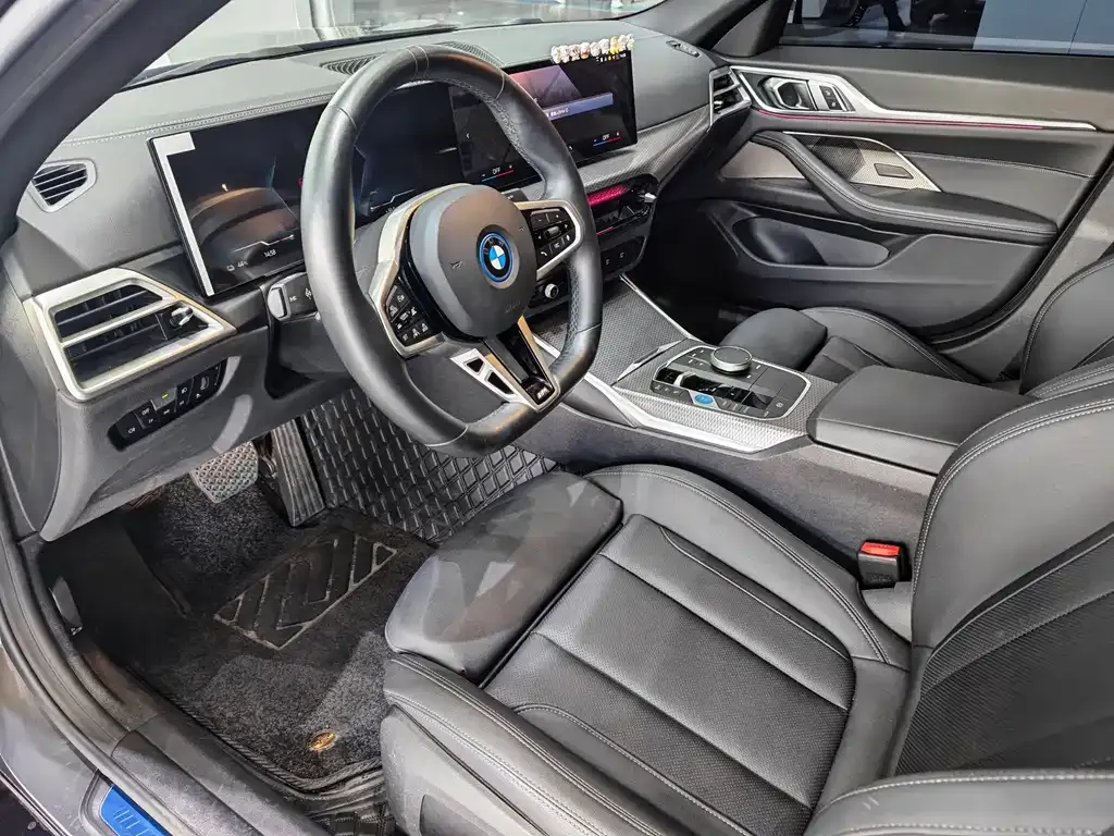 BMW i4 — фото 7