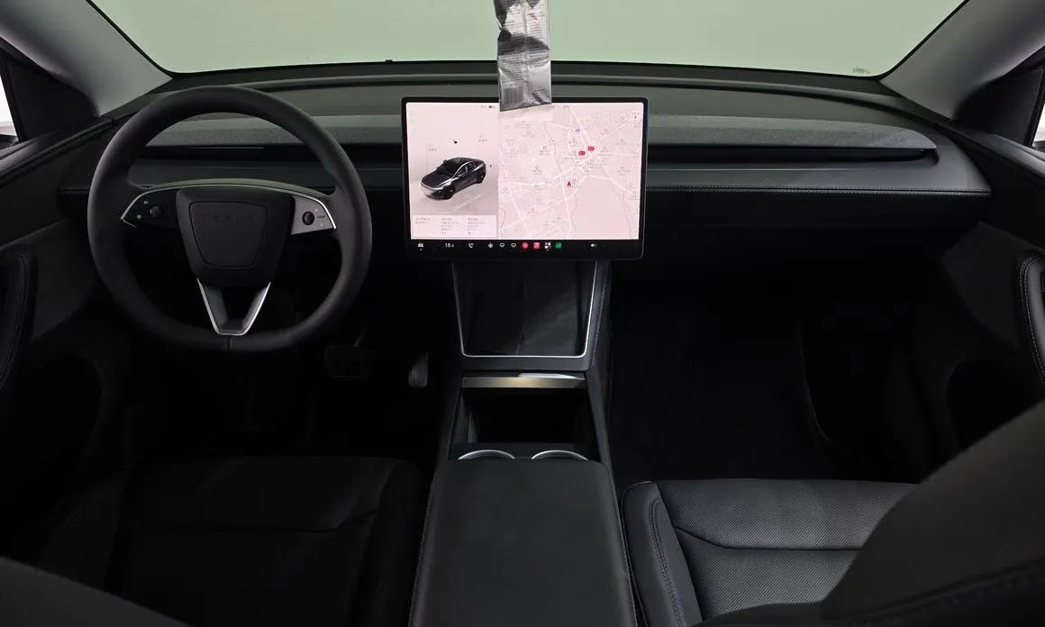 Tesla Model Y — фото 10