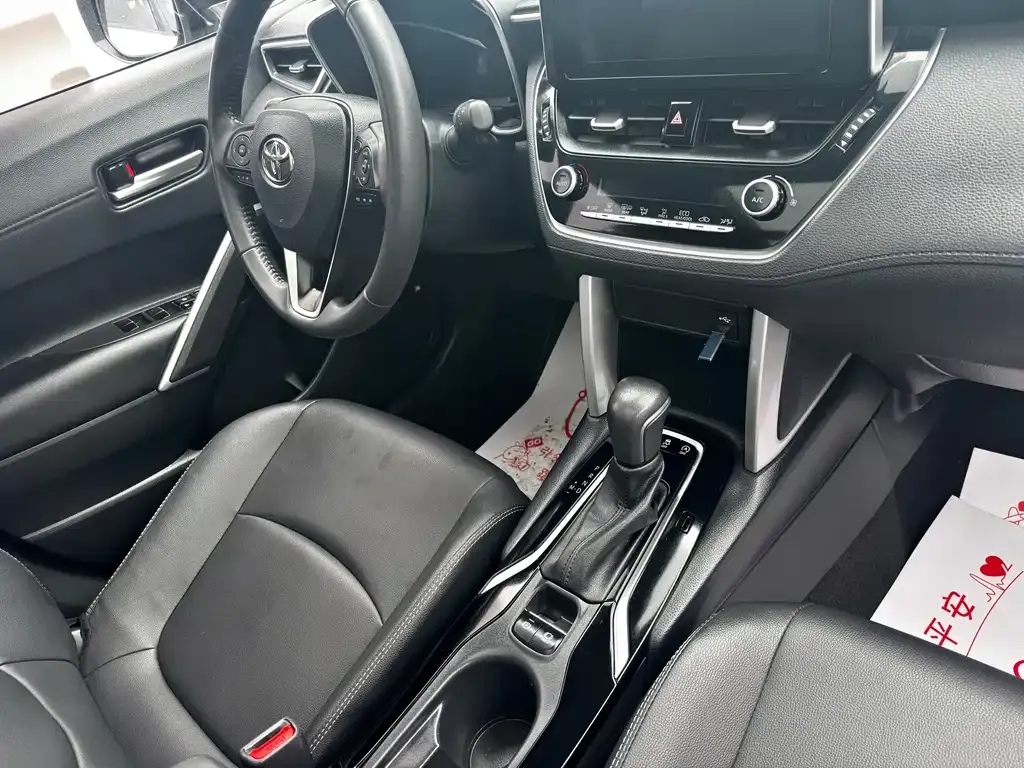 Toyota Corolla Cross — фото 10