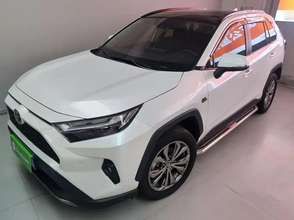 Toyota RAV4 — фото 1
