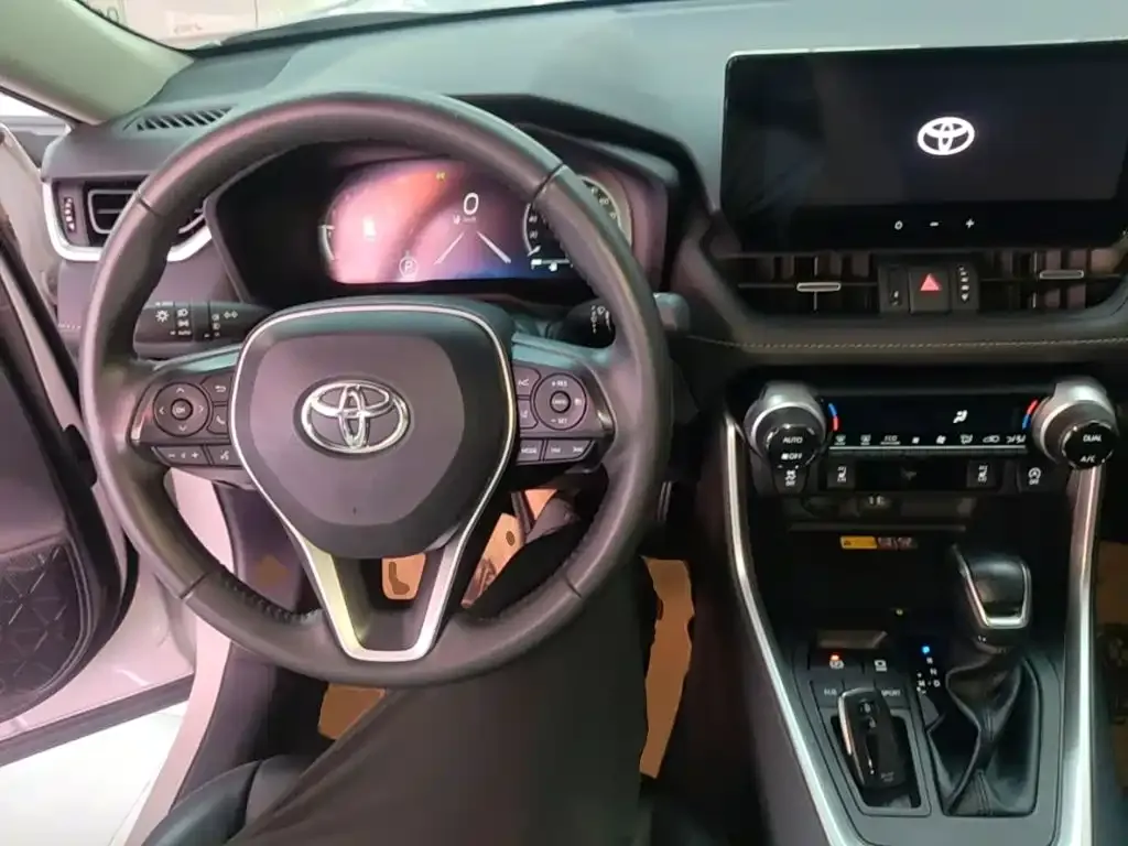 Toyota RAV4 — фото 4
