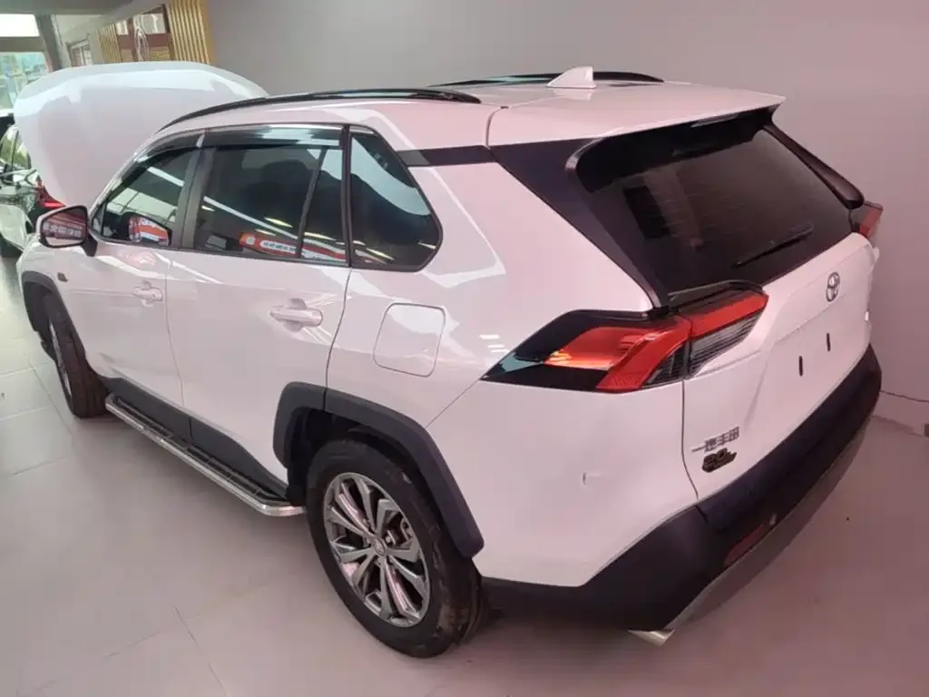 Toyota RAV4 — фото 9