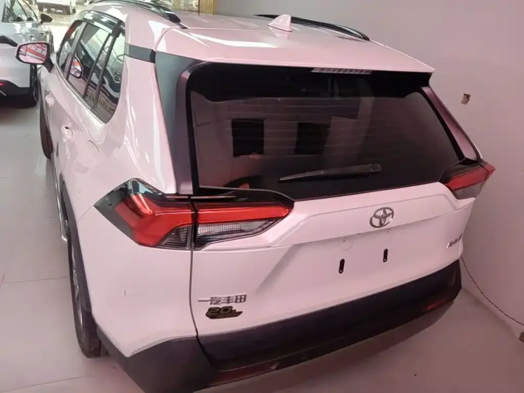 Toyota RAV4 — фото 8