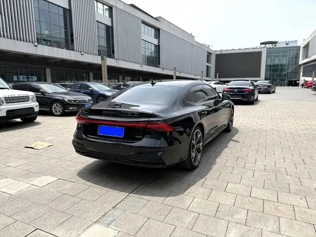 Audi A7L — фото 6