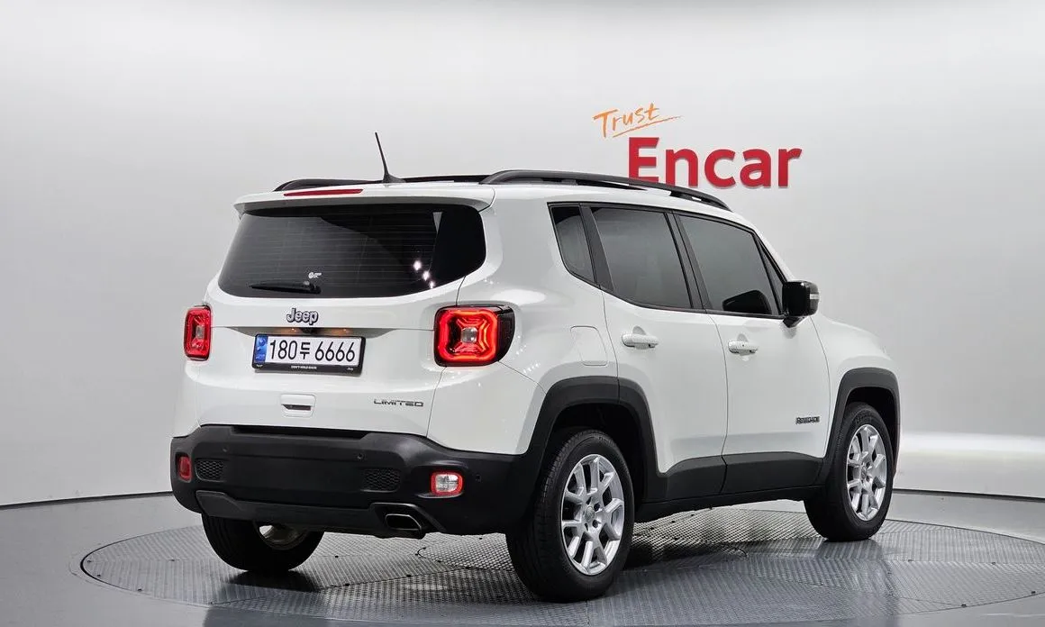 Jeep Renegade — фото 5
