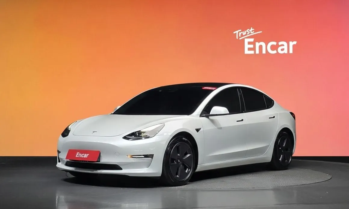 Tesla Model 3 — фото 1