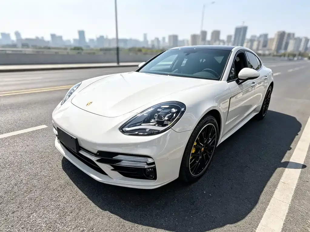 Porsche Panamera — фото 1