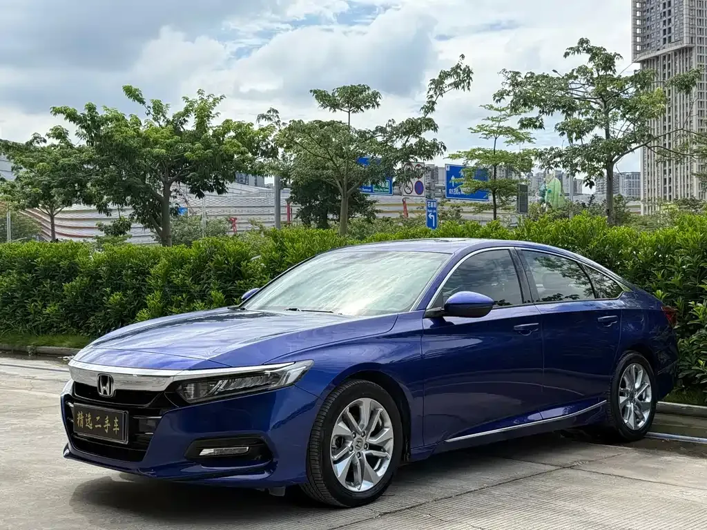 Honda Accord — фото 1